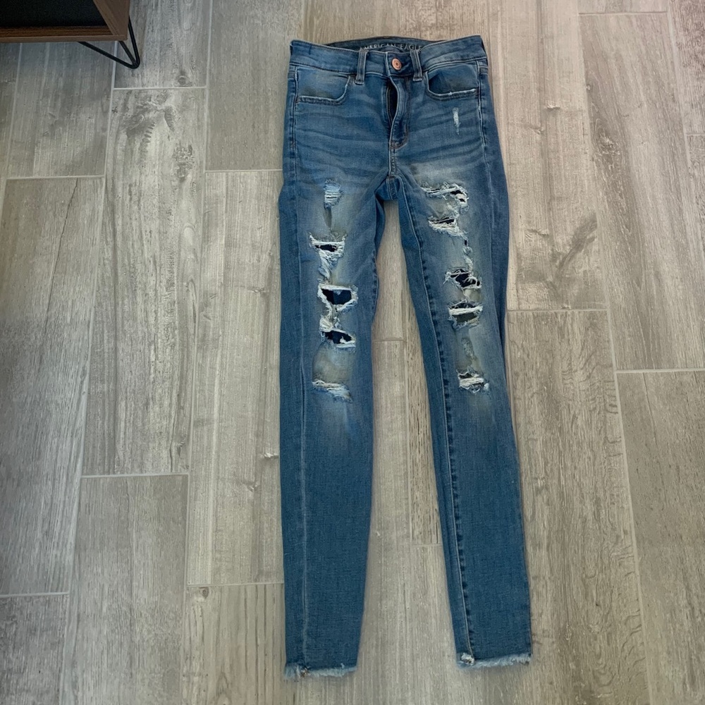Medium Wash AE distressed jean